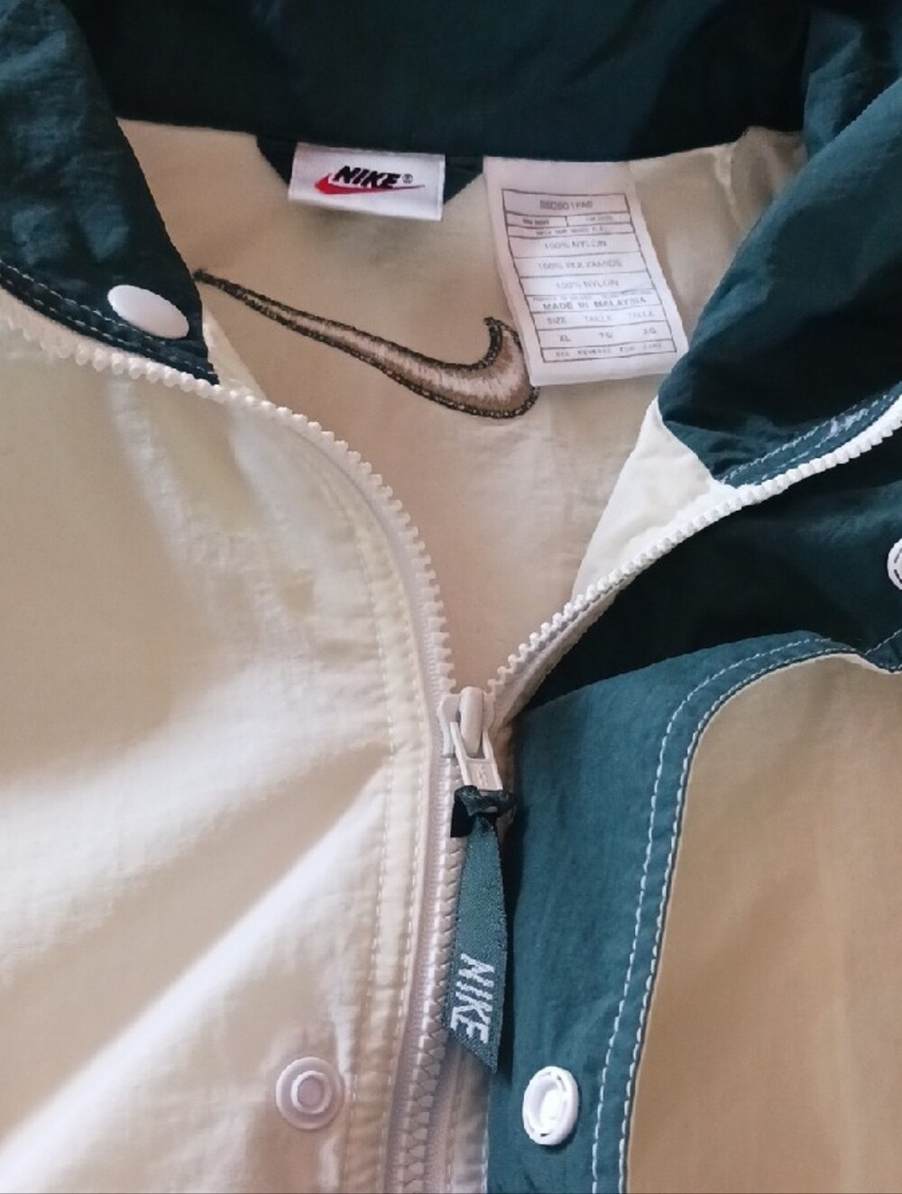 Vintage~ 1990's NIKE AIR windbreaker jacket - Picture 5 of 15